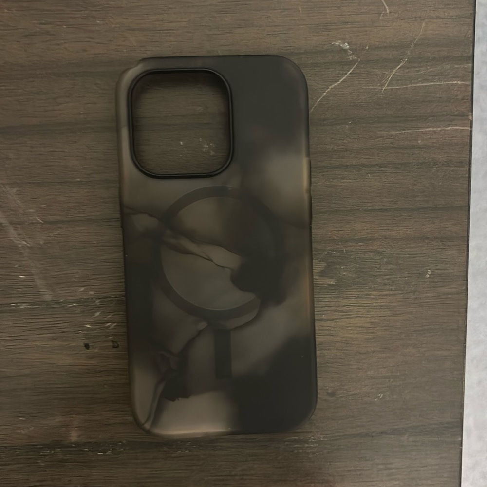 iphone 14 pro max case from apple with magsafe